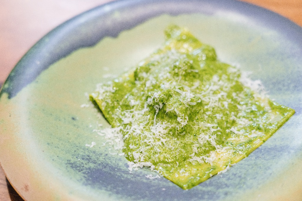 食材から現地のものを